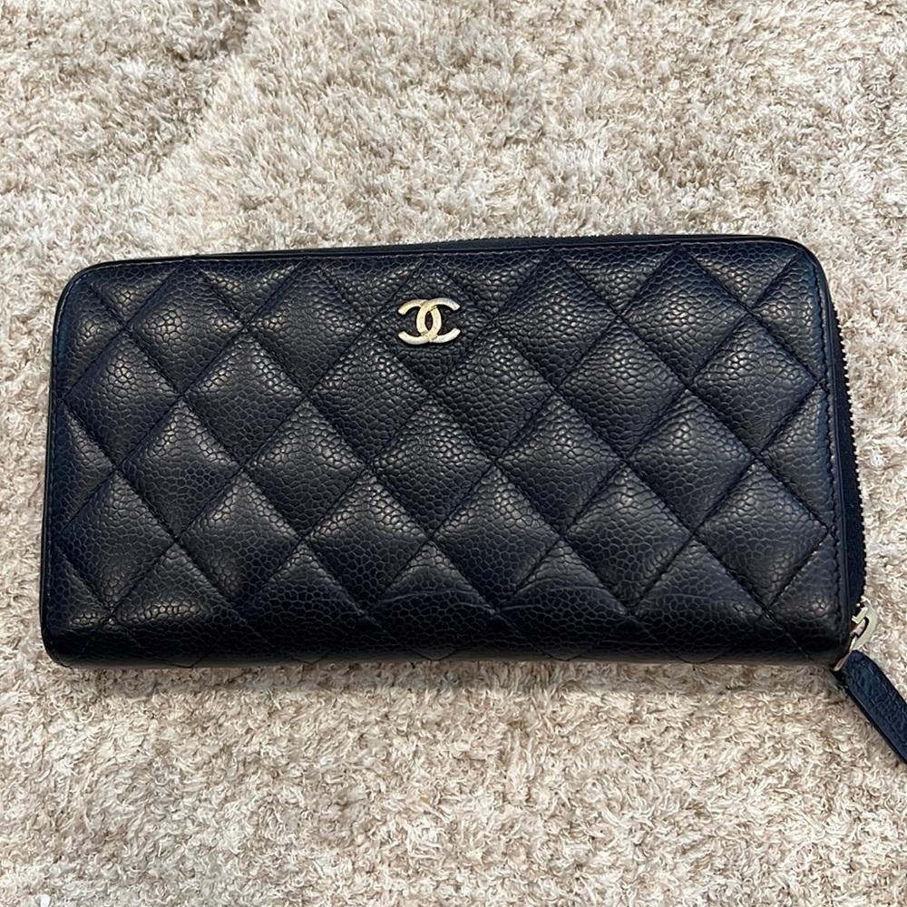 Chanel caviar zip wallet